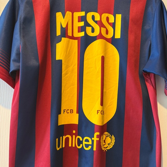 Official Messi Barcelona FCB Soccer Futball Jersey - Qatar Airways- Red and Blue - Picture 4 of 10